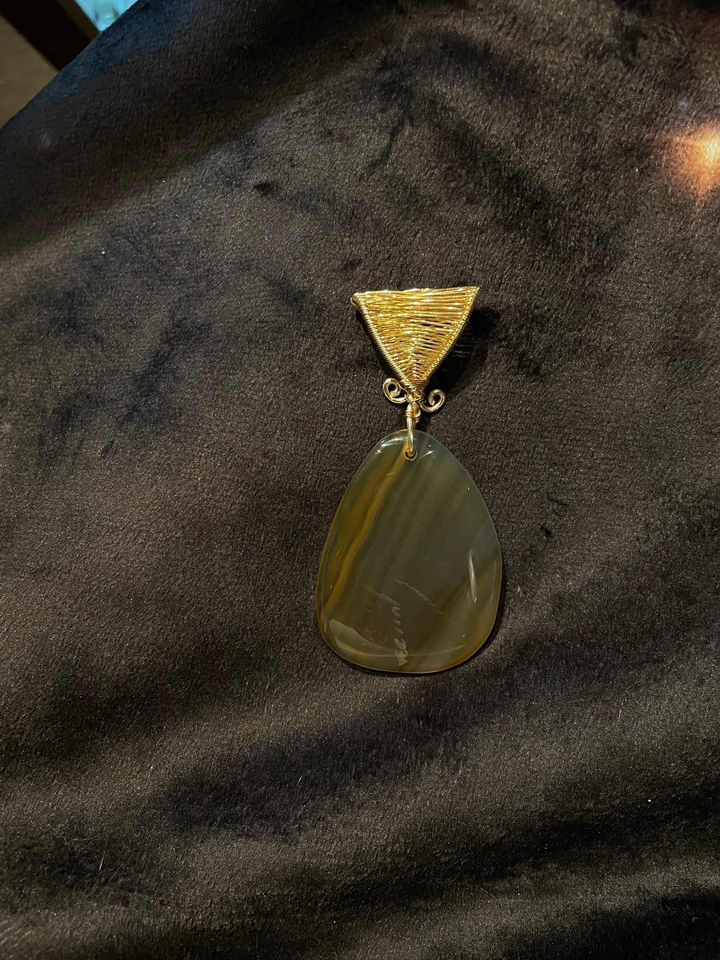 Gold Agate ‘Just Hangin’ Here’ Pendant