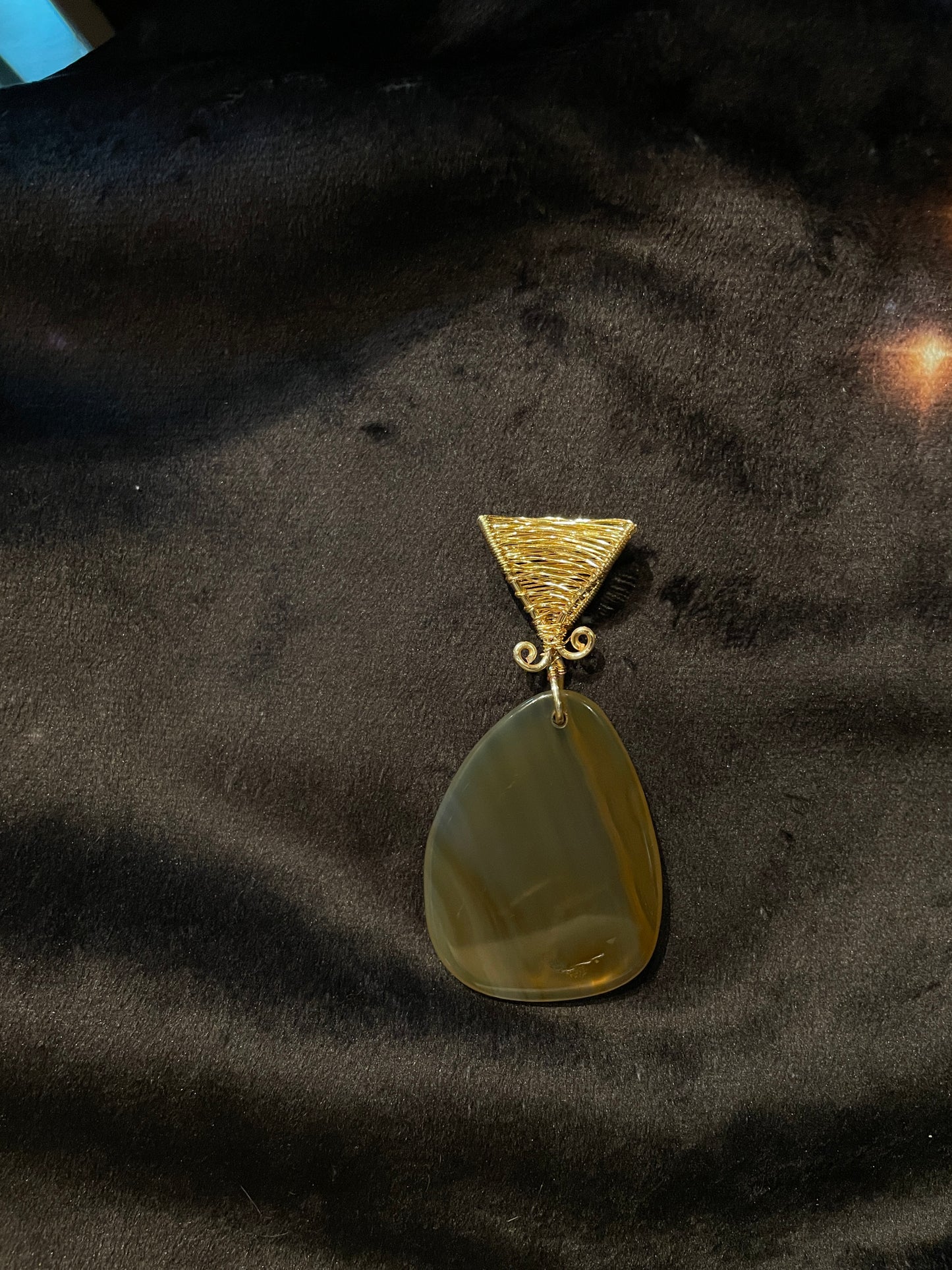 Gold Agate ‘Just Hangin’ Here’ Pendant